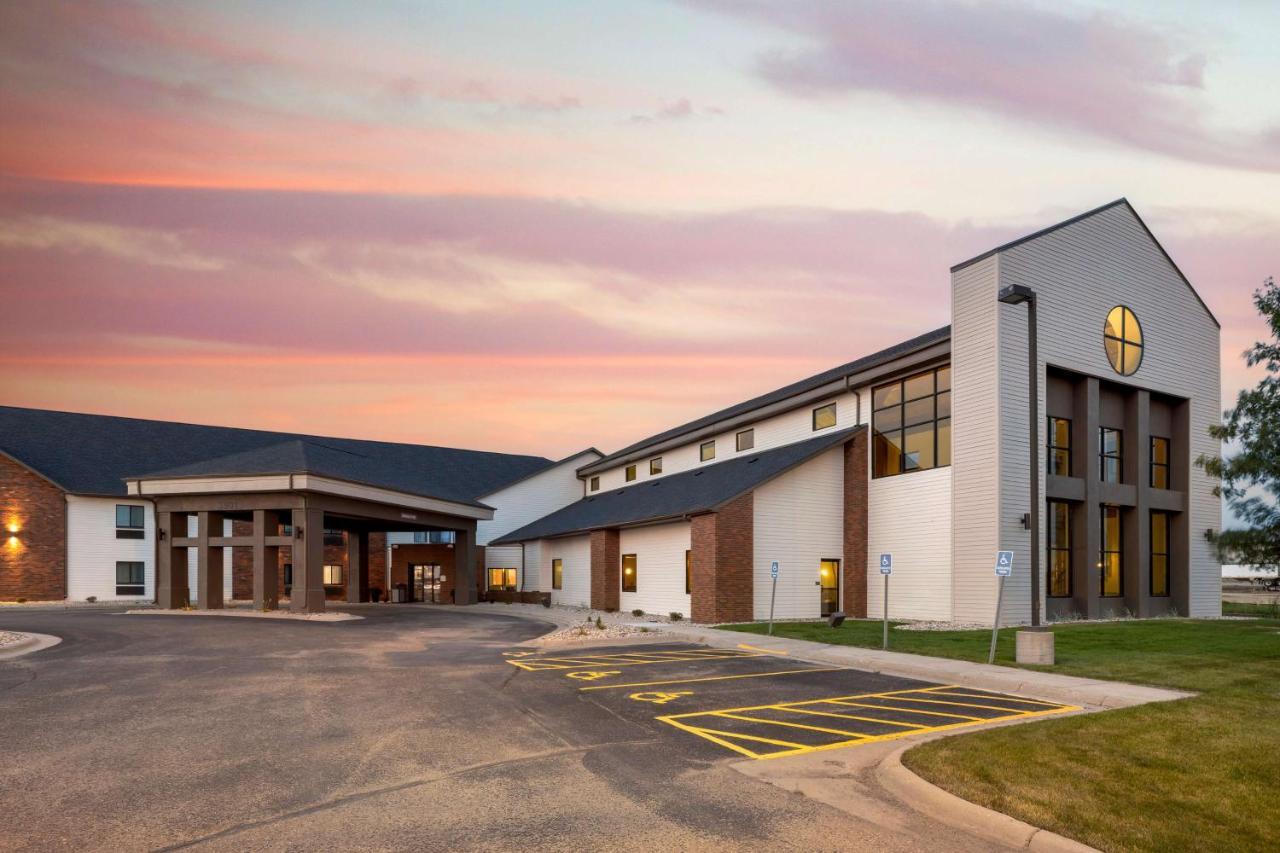 Best Western Watertown Inn & Suites Exterior photo