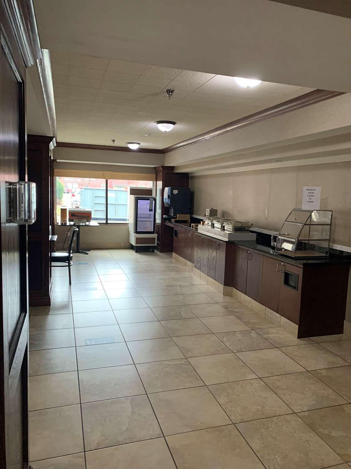 Best Western Watertown Inn & Suites Exterior photo